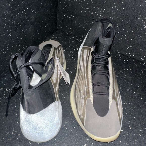 adidas gazelle silver green womens Adidas Yeezy Basketball Quantum Mid Trainers